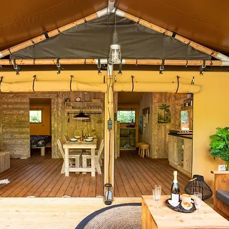 Luxe Safari-tent Van Alle Gemakken Voorzien! Campismo de Luxo